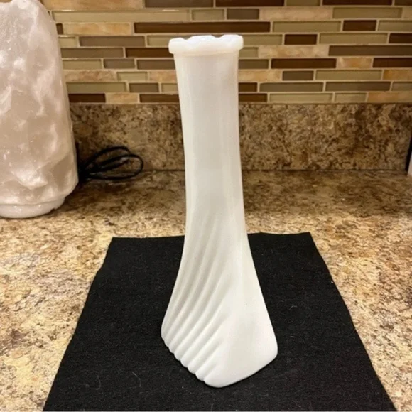 Vintage Randall White Milk Glass Bud Vase Art Deco Rectangular Swirl Pattern - Picture 3 of 11